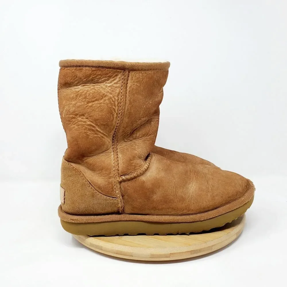 UGG‎ Classic Short II Boots Women 6 Brown Suede Shearling Lined Shoes Distressed
